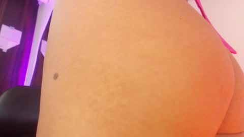 Snapshot of renata_ruiz chatting on January 7, 6:59 am online show from January 7, 6:59 am