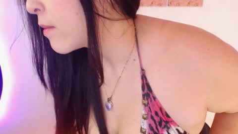 Snapshot of renata_ruiz chatting on January 19, 4:12 am online show from January 19, 4:12 am