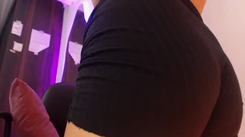 Snapshot of renata_ruiz chatting on January 30, 4:27 am online show from January 30, 4:27 am