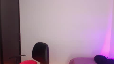 Snapshot of renata_ruiz chatting on October 31, 4:02 am online show from October 31, 4:02 am