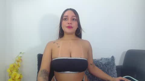 renatabrownn28 online show from March 14, 8:42 am