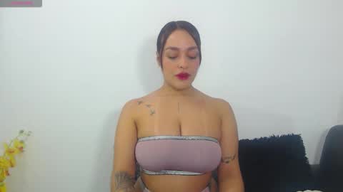 renatabrownn28 online show from April 25, 9:45 am