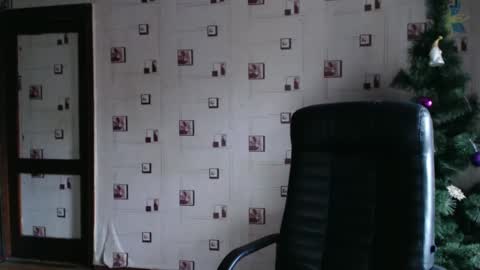 renataoia online show from January 19, 11:45 am