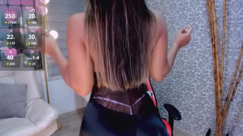 Snapshot of renatareyes chatting on February 8, 1:11 am Renata Reyes online show from February 8, 1:11 am