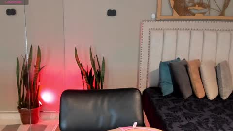 Snapshot of renataruiz_rr chatting on February 5, 12:06 pm      online show from February 5, 12:06 pm