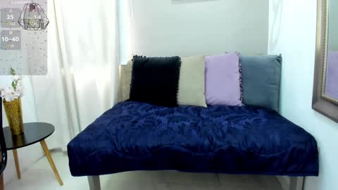 Snapshot of renataruiz_rr chatting on February 14, 3:05 pm      online show from February 14, 3:05 pm