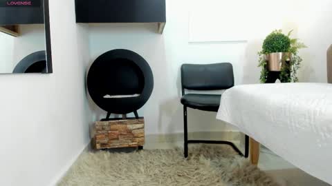 Snapshot of renataruiz_rr chatting on February 22, 3:14 pm      online show from February 22, 3:14 pm