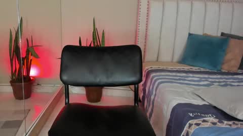 Snapshot of renataruiz_rr chatting on March 3, 6:12 pm      online show from March 3, 6:12 pm