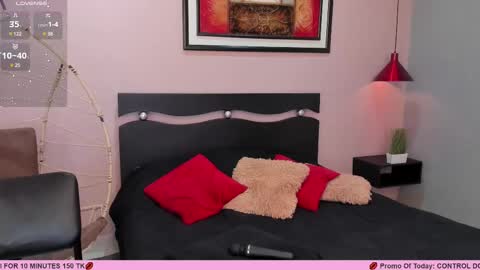 Snapshot of renataruiz_rr chatting on March 4, 3:04 pm      online show from March 4, 3:04 pm