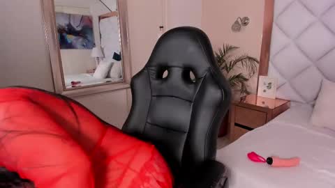 Snapshot of renatarussel chatting on February 22, 12:40 pm Renata  online show from February 22, 12:40 pm