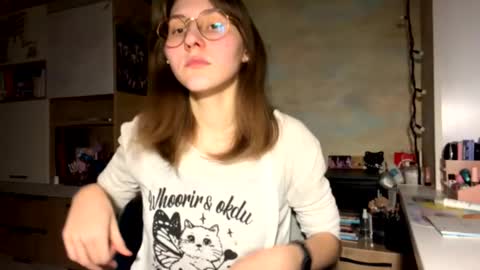 Mia online show from February 10, 4:33 pm