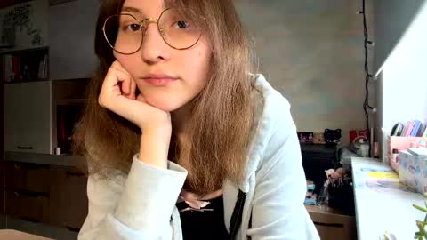 Mia online show from February 16, 9:49 am