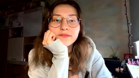 Mia online show from March 4, 1:17 pm