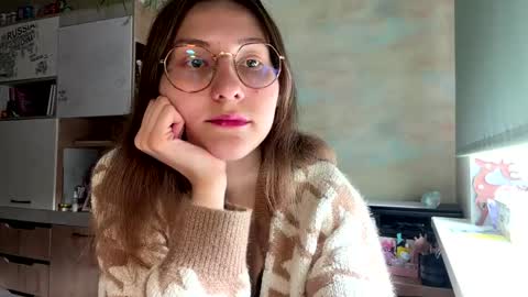 Mia online show from April 28, 12:10 pm