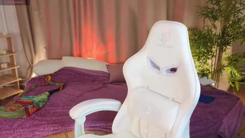 rene_shine online show from February 5, 4:22 pm