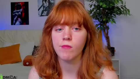 reneefoxy_ online show from June 5, 7:36 am