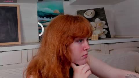 Snapshot of reneefoxy_ chatting on June 11, 1:16 am reneefoxy_ online show from June 11, 1:16 am
