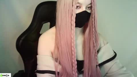 Snapshot of renesme_lusilia chatting on May 26, 2:40 am Renesme White Im here from Monday to Friday online show from May 26, 2:40 am
