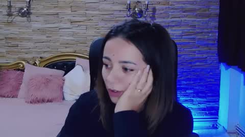 renesmesweet online show from December 6, 7:01 pm