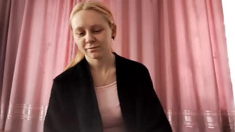 Snapshot of renettamaccarthy chatting on March 6, 5:15 am Lana online show from March 6, 5:15 am