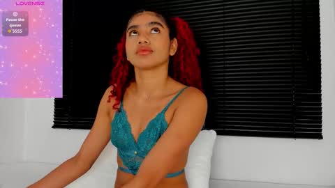 Snapshot of rennatta_sx chatting on October 6, 12:35 pm Renata online show from October 6, 12:35 pm