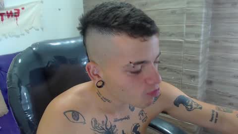 R E N E  online show from December 5, 3:59 am