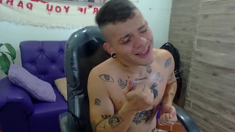 R E N E  online show from December 6, 4:14 am