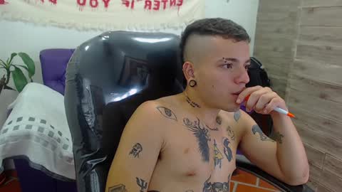 R E N E  online show from December 6, 7:21 am