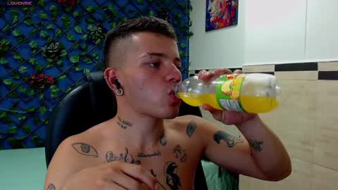 R E N E  online show from February 13, 5:05 am