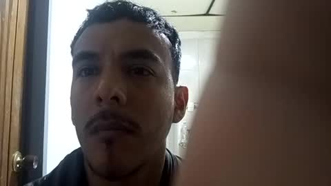 Snapshot of renzondelgado64 chatting on July 26, 8:38 pm renzondelgado64 online show from July 26, 8:38 pm
