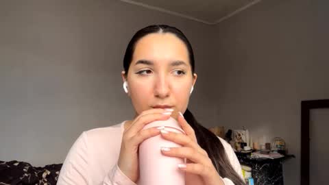 Snapshot of retaling chatting on March 16, 11:03 am Olivia online show from March 16, 11:03 am