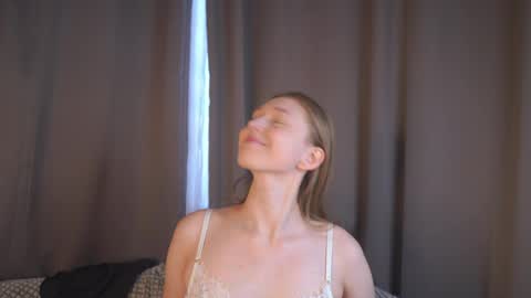 Snapshot of revamcallister chatting on May 29, 5:05 am revamcallister online show from May 29, 5:05 am