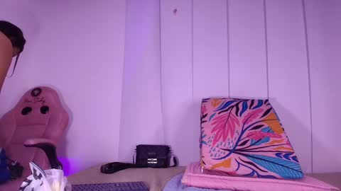 Snapshot of reven_lilith chatting on October 17, 3:10 am REVEN online show from October 17, 3:10 am