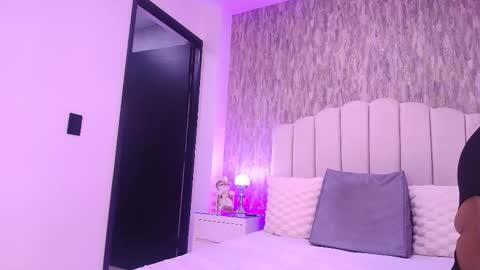 Snapshot of reven_lilith chatting on November 25, 3:06 am REVEN online show from November 25, 3:06 am