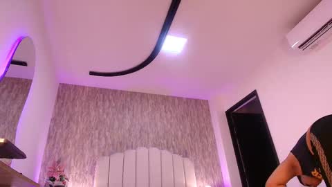 Snapshot of reven_lilith chatting on December 14, 3:01 am REVEN online show from December 14, 3:01 am