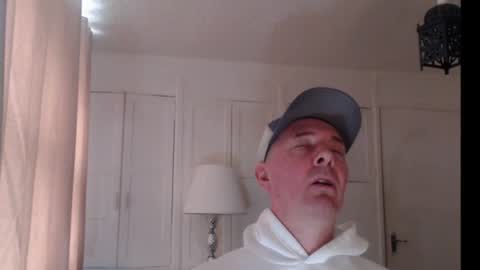 Snapshot of revrumstudios chatting on August 1, 9:52 am revrumstudios online show from August 1, 9:52 am