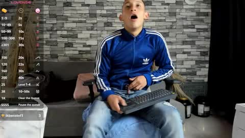 Snapshot of rey_masterhot chatting on October 2, 10:06 pm reymasterhot online show from October 2, 10:06 pm