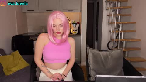 reyeva online show from October 25, 6:35 pm