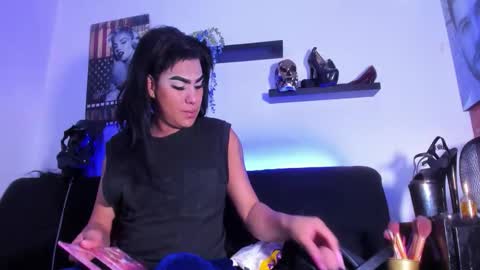 Snapshot of rgmo17 chatting on November 23, 11:21 am ROBERTA online show from November 23, 11:21 am