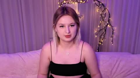 Snapshot of rheamoonn chatting on May 13, 4:59 pm Grace online show from May 13, 4:59 pm