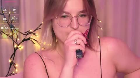 Snapshot of rheamoonn chatting on May 28, 6:27 pm Grace online show from May 28, 6:27 pm