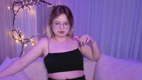 Snapshot of rheamoonn chatting on June 5, 6:13 pm Grace online show from June 5, 6:13 pm