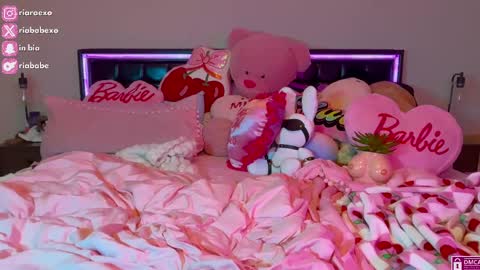 Snapshot of riababe chatting on February 11, 9:09 am ria  online show from February 11, 9:09 am
