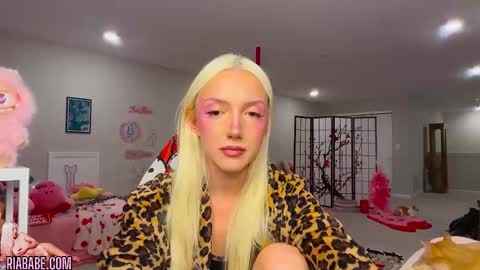 Snapshot of riababe chatting on November 12, 4:02 am ria online show from November 12, 4:02 am