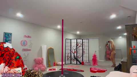 Snapshot of riababe chatting on November 13, 4:00 am ria online show from November 13, 4:00 am