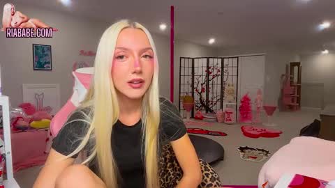 Snapshot of riababe chatting on November 28, 4:15 am ria online show from November 28, 4:15 am