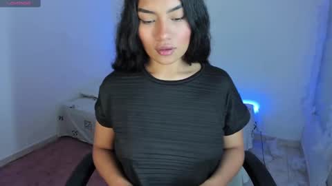 Snapshot of riana_kean chatting on February 22, 10:42 pm RianaK online show from February 22, 10:42 pm