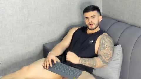 ricardogonzalez666 online show from January 4, 2:46 am