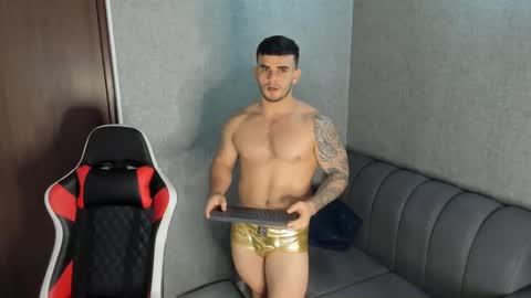 ricardogonzalez666 online show from February 9, 9:06 pm