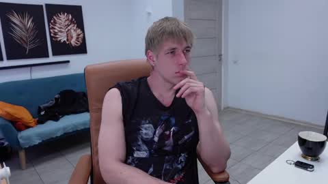 Snapshot of richard_hards chatting on May 21, 12:01 pm RICHARD HARDS online show from May 21, 12:01 pm